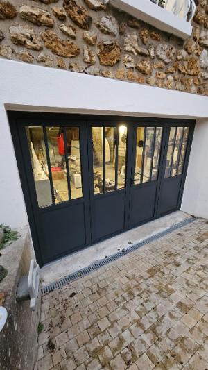 Guide d'achat : Comment choisir la porte de garage idéale pour votre maison ?
