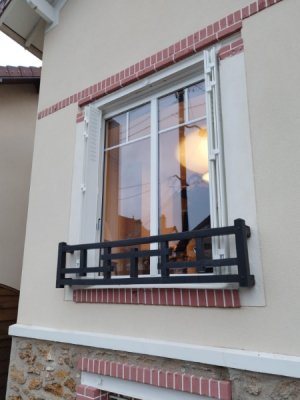 Fenêtres sur-mesure en aluminium blanc avec petits bois, fabriquées dans nos ateliers à Draveil (91)