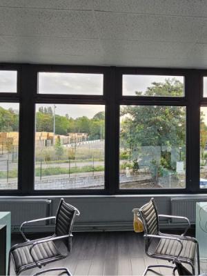 Fenêtres PVC et Store à enroulement pour locaux professionnels à Longjumeau