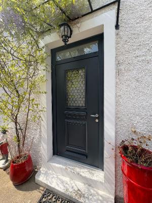 Porte d’entrée Style traditionnel avec imposte vitrée, installée à Draveil