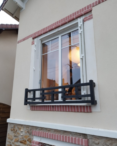 Fenêtres sur-mesure en aluminium blanc avec petits bois, fabriquées dans nos ateliers à Draveil (91)