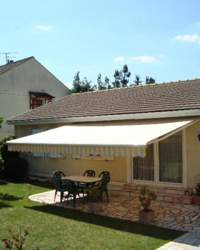 Store Banne jaune et blanc pour terrasse ou balcon