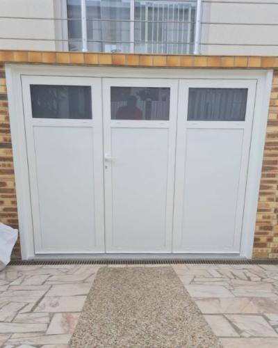 Porte de garage rabattable en aluminium blanc sur-mesure à Draveil (91)