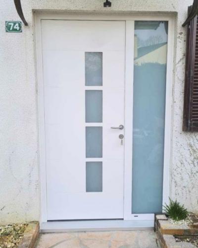 Porte d'entrée en aluminium Euradif avec vitrage sécurisé