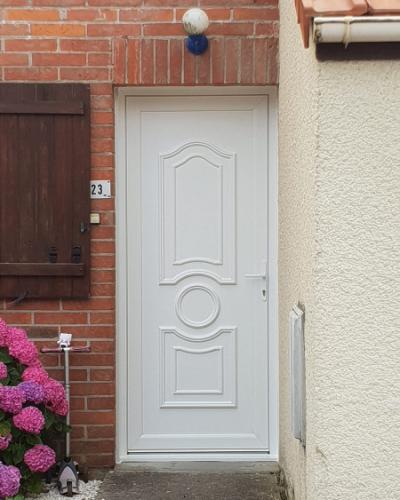 Porte d'entrée classique PVC Blanche panneau plein