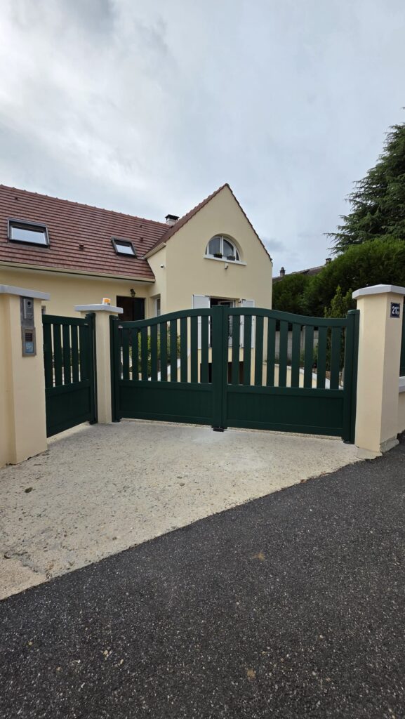 portail aluminium vert mousse